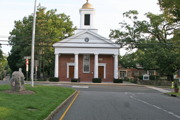baskingridgecenter Presbyterian Church with golden dome and monument in Basking Ridge, NJ