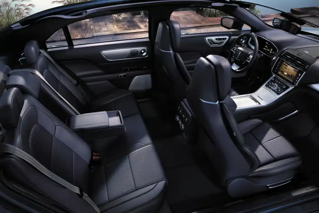 0x0.jpg Lincoln Continental cabin and seating example
